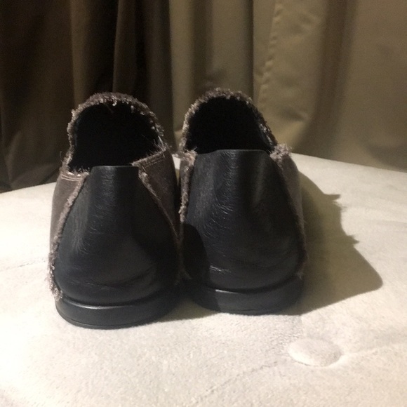 Shoes - Picture 3 of 4